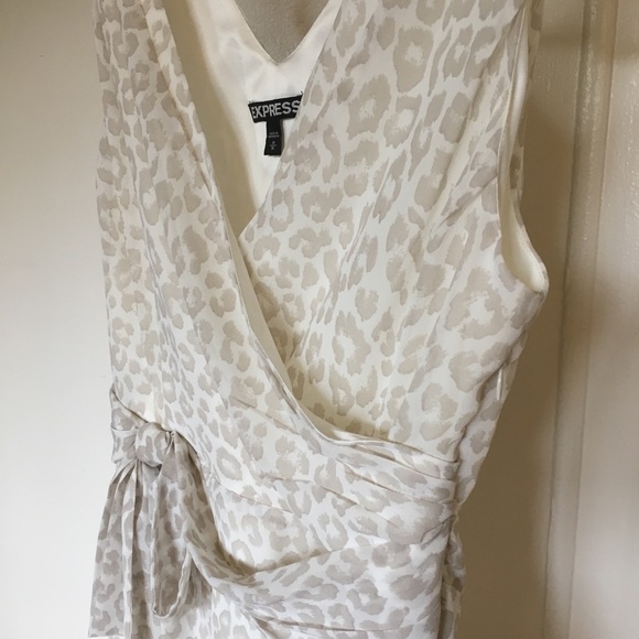 Express Sleeveless Wrap Top Cheetah Print EUC - Picture 4 of 4